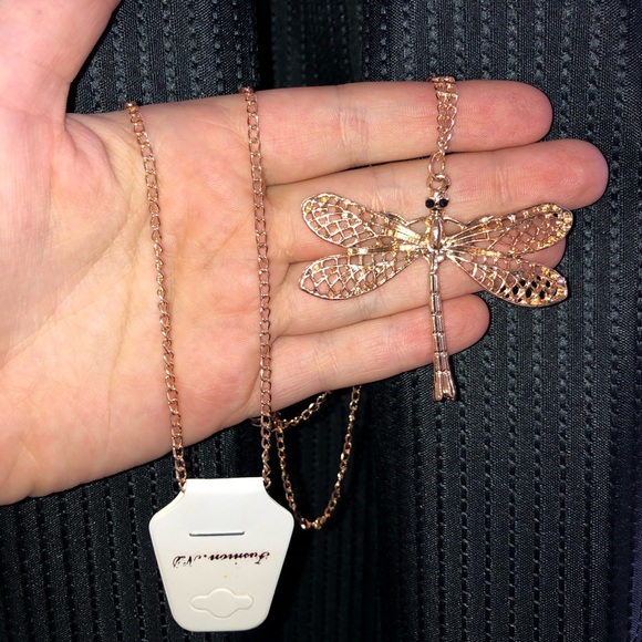 !!2/20$!!Fusion. ND gold chain dragon fly necklace - Picture 3 of 4